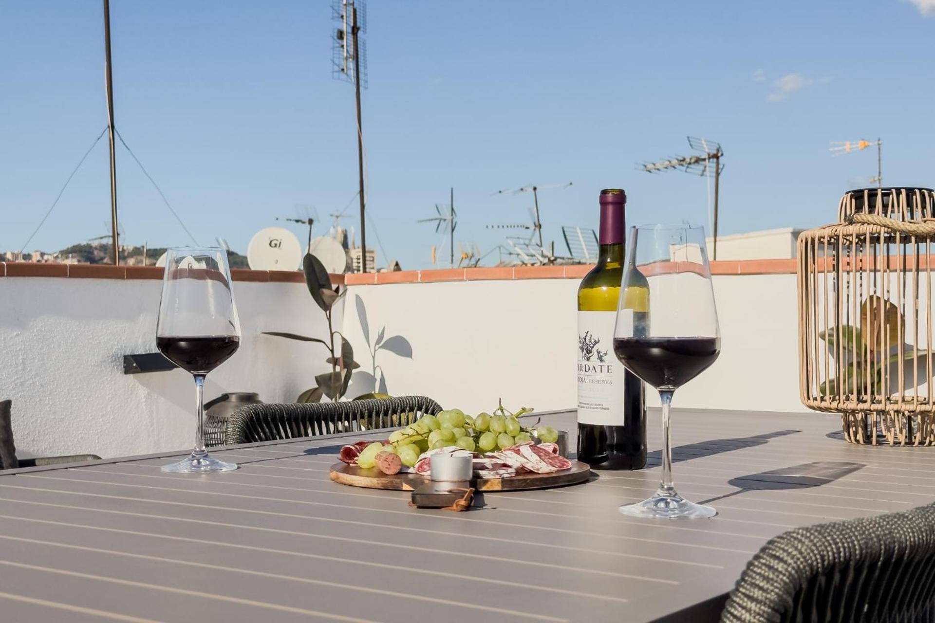 Oasis Suites Downtown Barcelona Exterior photo
