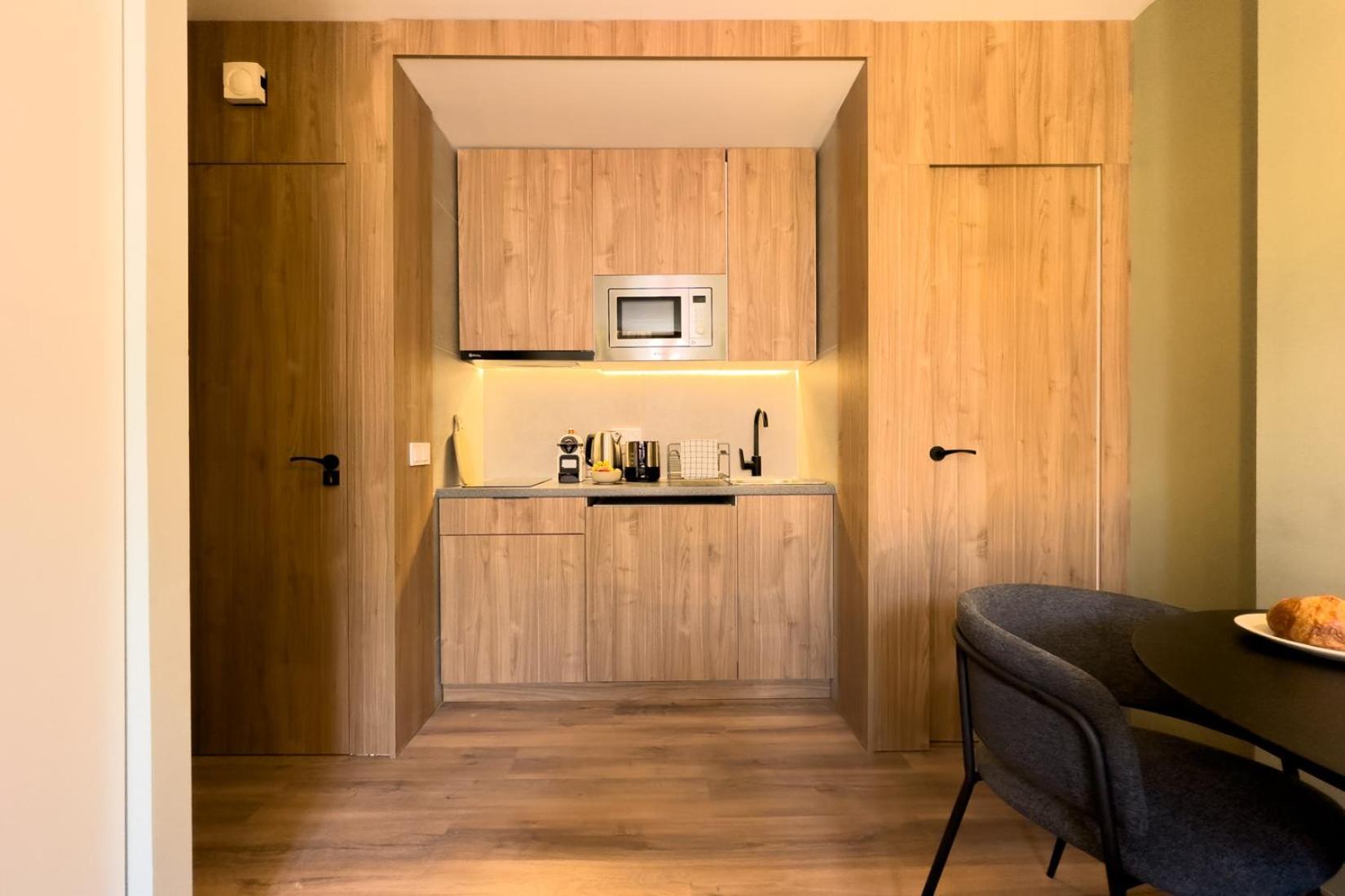 Oasis Suites Downtown Barcelona Exterior photo